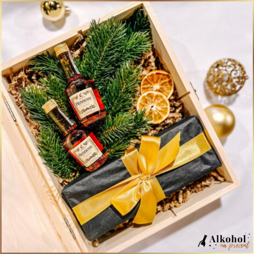 ŚWIĄTECZNY ZESTAW 2X HENNESSY MINI + PIERNIKI W SKRZYNCE Z NADRUKIEM- ZESTAW PREZENTOWY NA BOŻE NARODZENIE