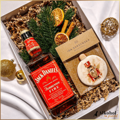 ŚWIĄTECZNY ZESTAW JACK DANIEL'S FIRE + PIERNIK - ZESTAW PREZENTOWY NA BOŻE NARODZENIE