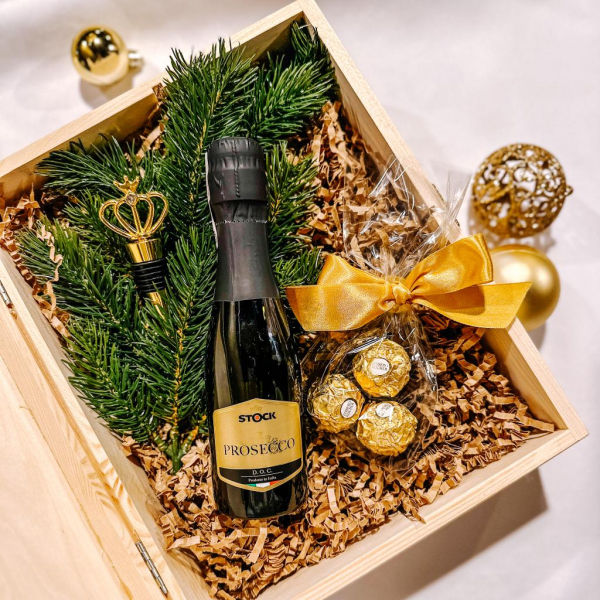 ŚWIĄTECZNY ZESTAW MINI PROSECCO STOCK D.O.C. + FERRERO ROCHER W SKRZYNCE Z NADRUKIEM - ZESTAW PREZENTOWY NA BOŻE NARODZENIE