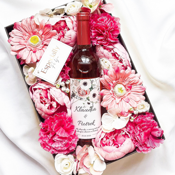 NA ŚLUB CARLO ROSSI PINK MOSCATO WE FLOWERBOX - PREZENT DLA MŁODEJ PARY