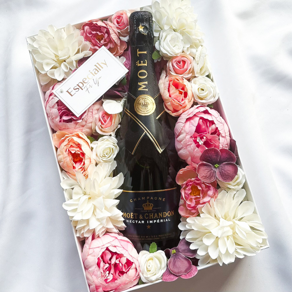 SZAMPAN MOET & CHANDON NECTAR IMPERIAL FLOWER BOX