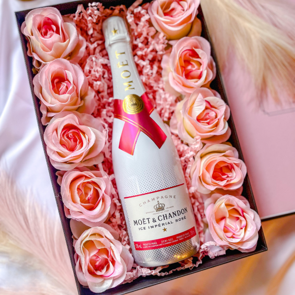 MOET ICE ROSE Z RÓŻOWYMI RÓŻAMI W ROSE BOX