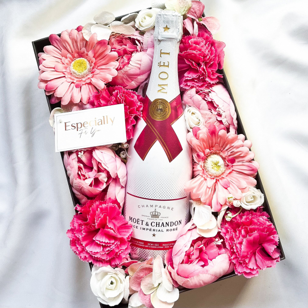 MOET & CHANDON ICE IMPERIAL ROSE FLOWER BOX