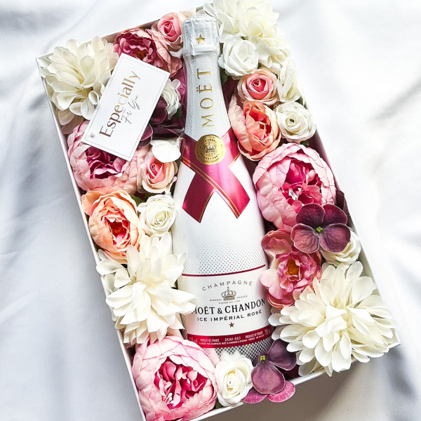MOET & CHANDON ICE IMPERIAL ROSE FLOWER BOX