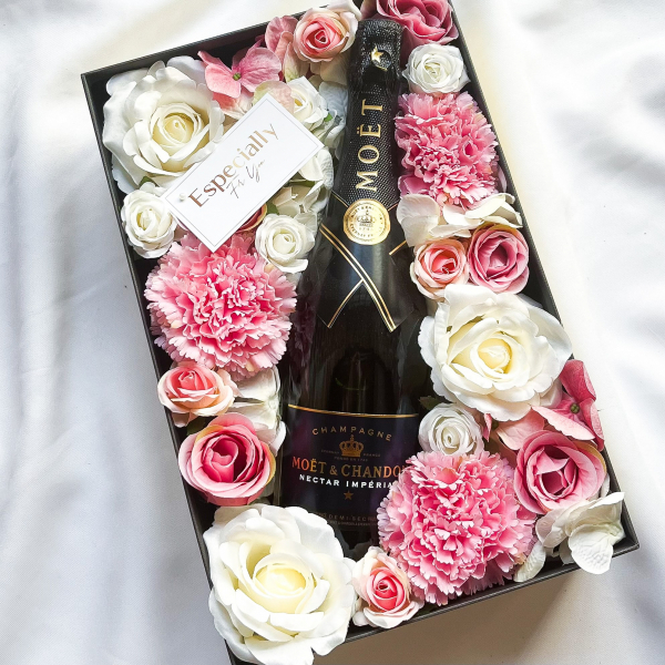 SZAMPAN MOET & CHANDON NECTAR IMPERIAL FLOWER BOX