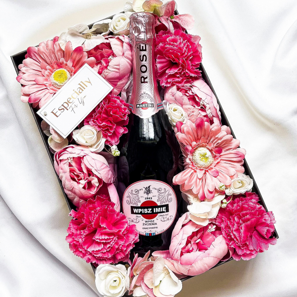 NA KAŻDĄ OKAZJĘ MARTINI ROSE EXTRA DRY WE FLOWERBOX - EKSKLUZYWNY PREZENT