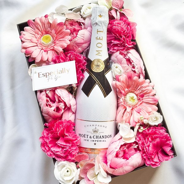 NA SPECJALNE OKAZJE MOET & CHANDON ICE IMPERIAL DEMI SEC FLOWER BOX
