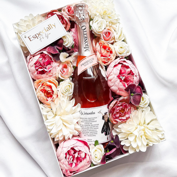 OBRONA MIONETTO ROSE WE FLOWERBOX BY CALLA - PREZENT NA OBRONĘ PRACY DYPLOMOWEJ