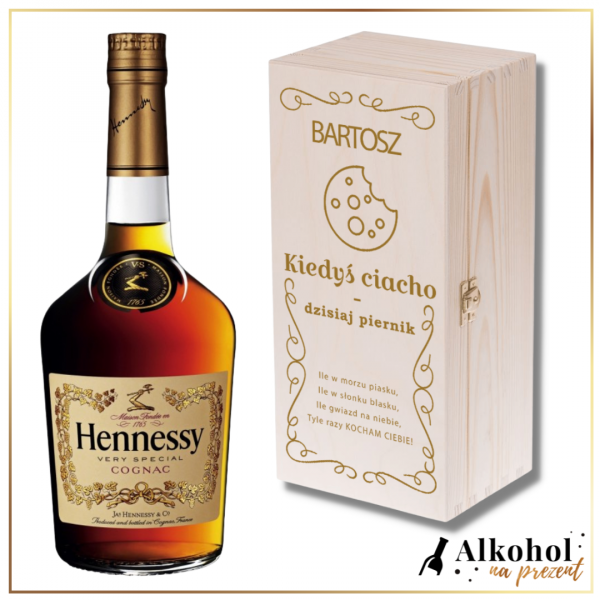 KIEDYŚ CIACHO-DZISIAJ PIERNIK HENNESSY W DREWNIANEJ SKRZYNCE PERSONALIZOWANEJ