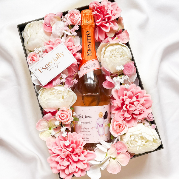 BEST FRIENDS MIONETTO ROSÉ FLOWER BOX- PREZENT NA WIECZÓR PANIEŃSKI