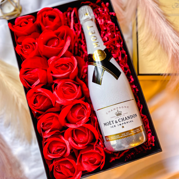 MOET ICE IMPERIAL DEMI SEC Z CZERWONYMI RÓŻAMI W LA'CREME BOX