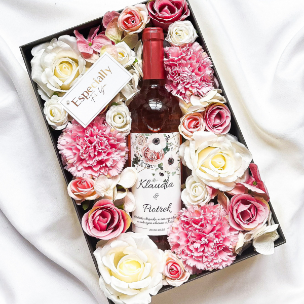 NA ŚLUB CARLO ROSSI PINK MOSCATO WE FLOWERBOX - PREZENT DLA MŁODEJ PARY