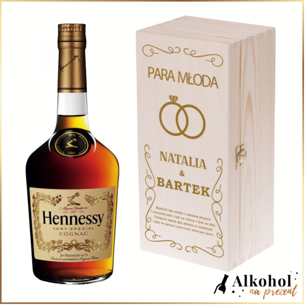 PARA MŁODA HENNESSY W DREWNIANEJ PERSONALIZOWANEJ SKRZYNCE