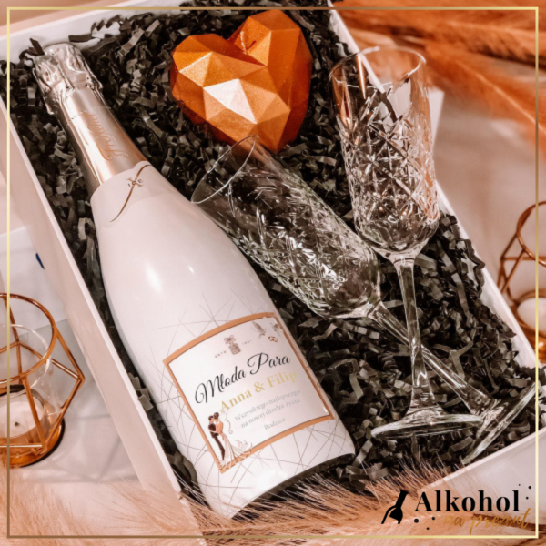 MŁODA PARA FREIXENET ICE + ŚWIECZKA HEART LOW POLY ZŁOTA- PREZENT NA ŚLUB