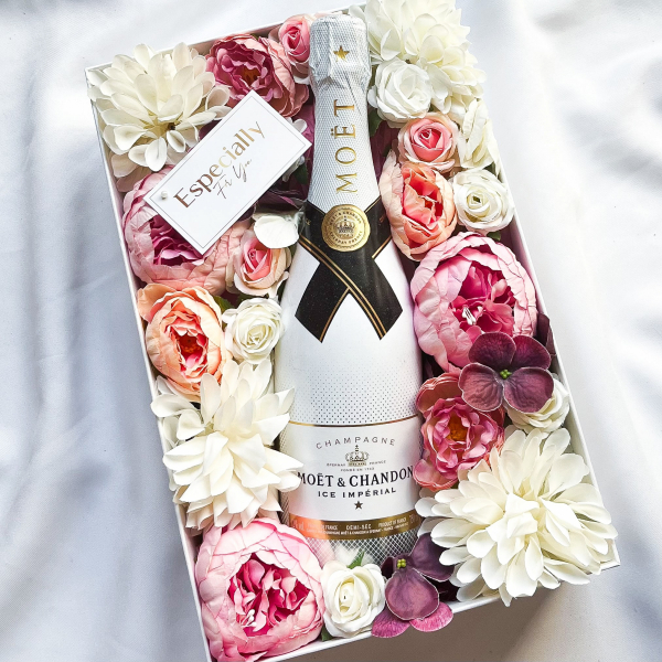 NA SPECJALNE OKAZJE MOET & CHANDON ICE IMPERIAL DEMI SEC FLOWER BOX