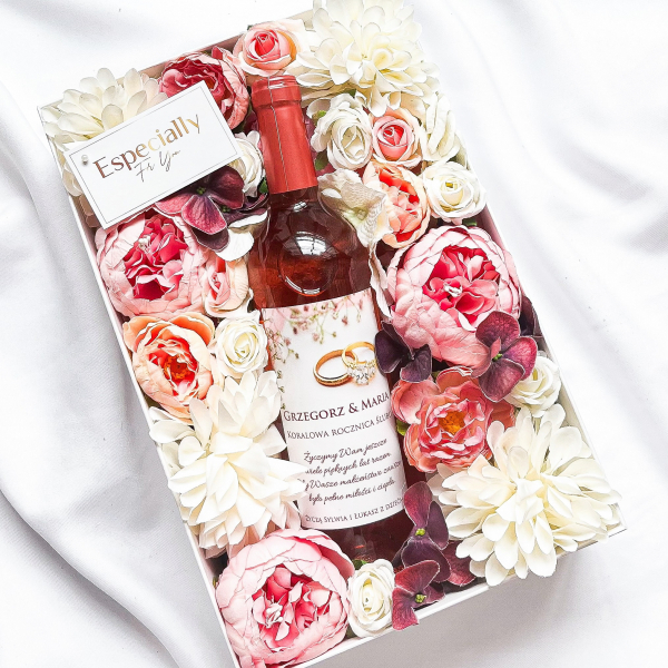 ROCZNICA OBRĄCZKI CARLO ROSSI PINK MOSCATO WE FLOWERBOX - PREZENT NA ŚLUB